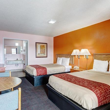 Regency Inn Fayetteville Екстер'єр фото
