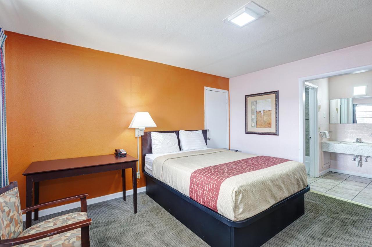 Regency Inn Fayetteville Екстер'єр фото