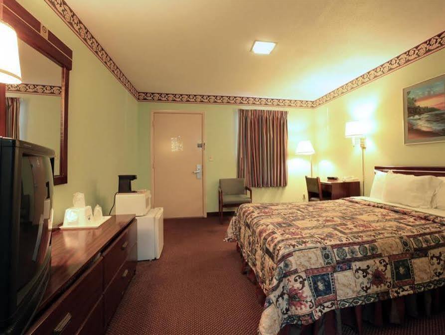 Regency Inn Fayetteville Екстер'єр фото