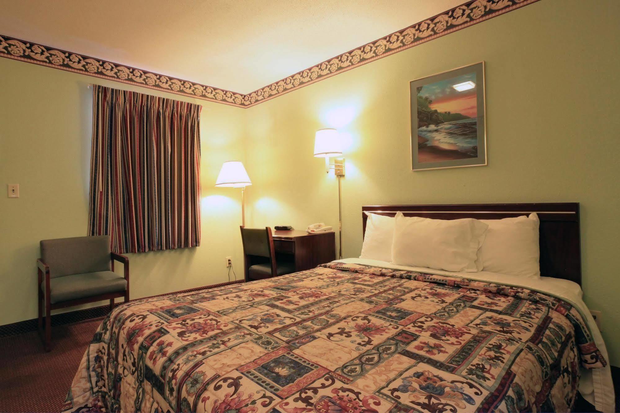 Regency Inn Fayetteville Номер фото